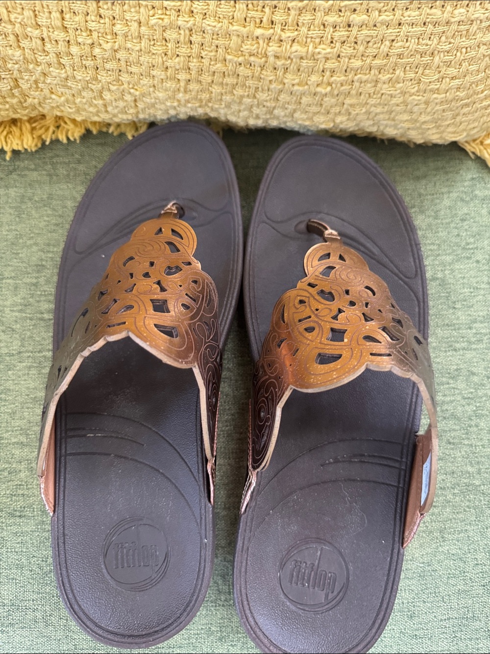 Fitflop Women's Black Sandals with Metallic Bronze Cutout Strap Size 8 - Picture 2 of 6